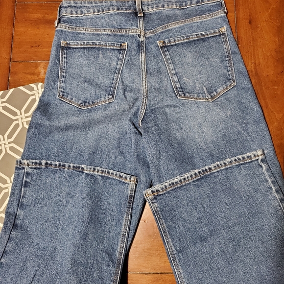 Old Navy Wide Leg High Waisted Jean - Picture 2 of 4